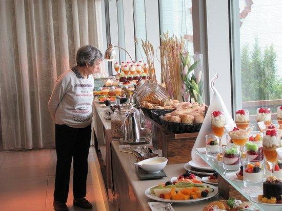 Flor-de-Lis Restaurant